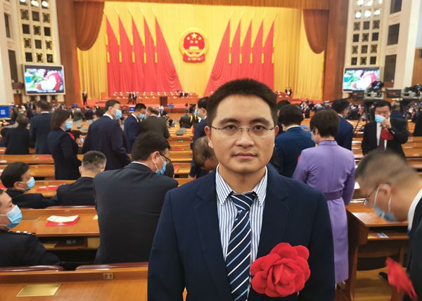 0638太陽(yáng)集團(tuán)官網(wǎng)優(yōu)秀校友袁君奇獲全國(guó)抗擊新冠肺炎疫情先進(jìn)個(gè)人